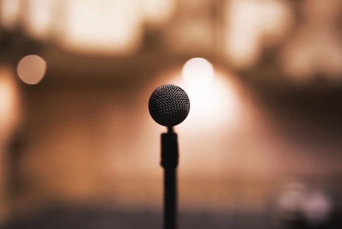 Incluye un karaoke en tu fiesta de Nochevieja